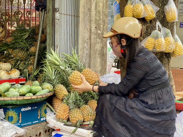 Dứa là loại quả quen thuộc nhưng không phải ai cũng biết cách chọn được quả dứa ngon ngọt, có độ chín vừa tới.