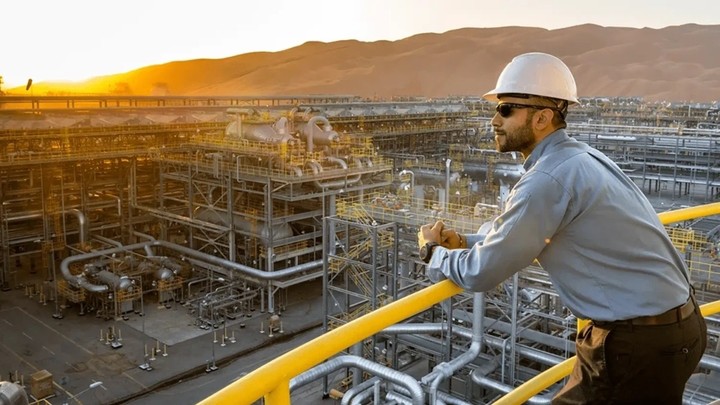 Việc sản xuất dầu tại mỏ Ghawar đạt đỉnh điểm 5,7 triệu thùng/ngày vào năm 1981. Đây là tốc độ sản xuất dầu bền vững cao nhất từng đạt được bởi bất kỳ mỏ dầu nào trong lịch sử thế giới. (Ảnh: Oil &amp; Gas Middle East)
