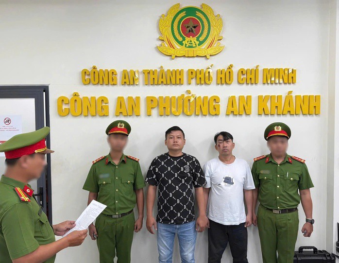 Trần Trọng Lễ và Phạm Hoàng Gia tại cơ quan công an.