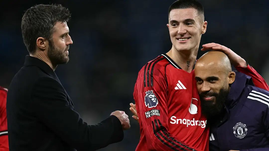 HLV Carrick đang được nhiều học trò "chống lưng"