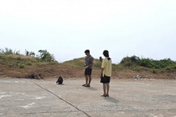 Bị khỉ hoang tấn công, 5 du khách nhập viện