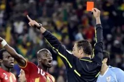 FIFA sẽ phạt thẻ đỏ với cầu thủ... che miệng tại World Cup 2026