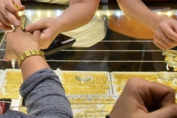 Giá vàng hôm nay, 30-4: Tiếp tục giảm sâu