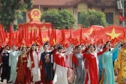 Sau tranh cãi 'lúa chín không cúi đầu', dân mạng 'đào lại' bài hát yêu nước triệu view của Bùi Trường Linh