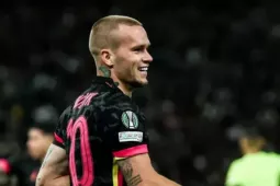 Bản hợp đồng 100 triệu euro của Chelsea bị treo giò 4 năm