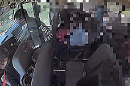 VIDEO: 5 học sinh trở thành “người hùng” khi nhanh trí cứu tài xế xe buýt ngất xỉu