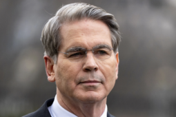 Mỹ tuyên bố thu gần nửa tỉ USD tiền điện tử của Iran, sức ép tiếp tục gia tăng