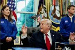 Tổng thống Mỹ Trump tuyên bố giữ nguyên phong toả để đưa Iran vào bàn đàm phán hạt nhân