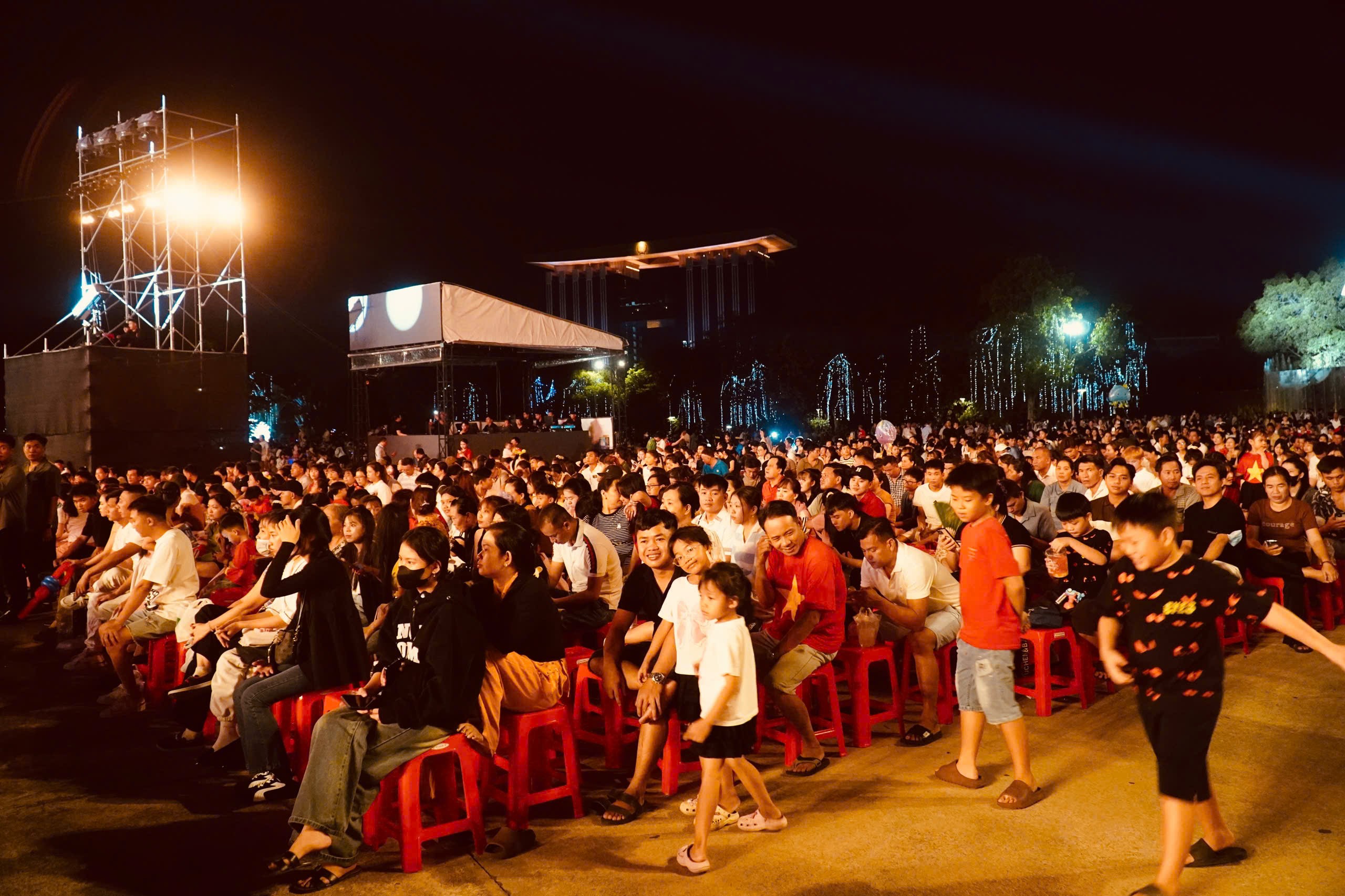 Chương trình nghệ thuật “Thống nhất non sông” tại Công viên Thành phố mới