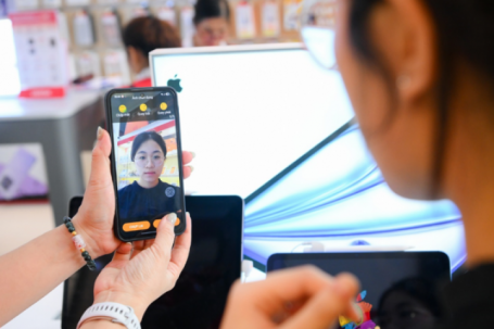 Nhà mạng làm việc xuyên lễ phục vụ khách hàng xác thực thông tin thuê bao