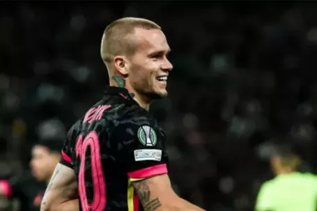 Bản hợp đồng 100 triệu euro của Chelsea bị treo giò 4 năm