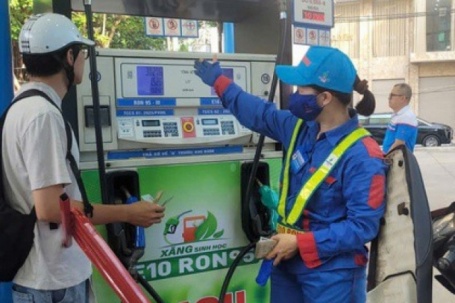 Dần thay thế xăng khoáng RON 95, giá xăng E10 đang ở mức nào?