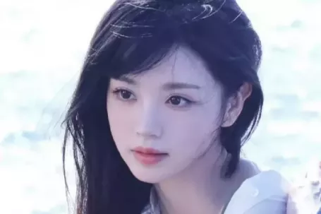 'Búp bê cổ trang' Điền Hi Vi được săn đón