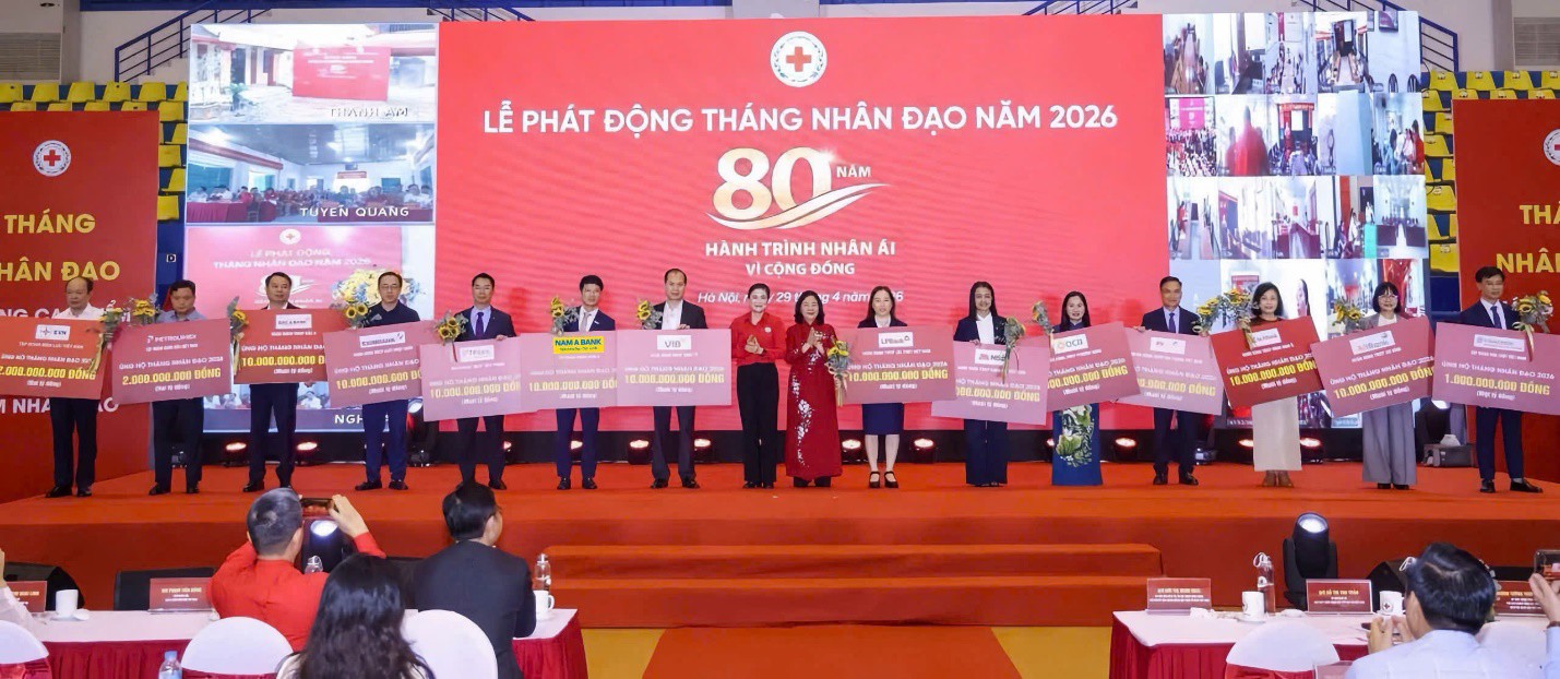 Nam A Bank trao tặng 10 tỷ đồng, lan tỏa tinh thần tương thân tương ái đến cộng đồng.