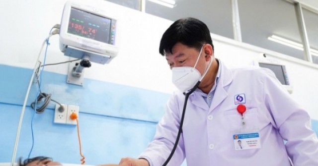 Bác sĩ cảnh báo đột quỵ gia tăng dịp nghỉ lễ, dễ nhầm với say nắng