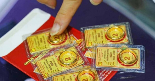 Giá vàng lao dốc, nhiều nhà đầu tư lỗ nặng