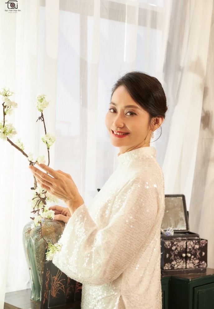 Chị vẫn giữ thói quen xem phim, cà phê hoặc lang thang trên chiếc xe quen đến 1 vùng biển nào đó. Nghệ sĩ thích 1 mình, tận hưởng cảm giác cô độc.