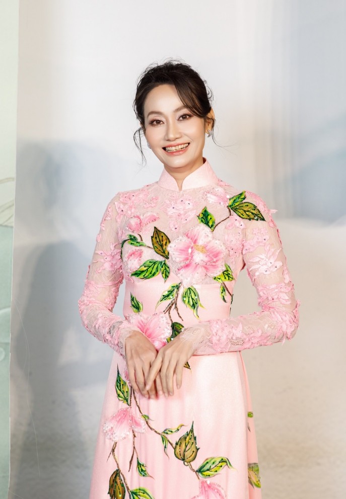 Chị vẫn giữ thói quen xem phim, cà phê hoặc lang thang trên chiếc xe quen đến 1 vùng biển nào đó. Nghệ sĩ thích 1 mình, tận hưởng cảm giác cô độc.