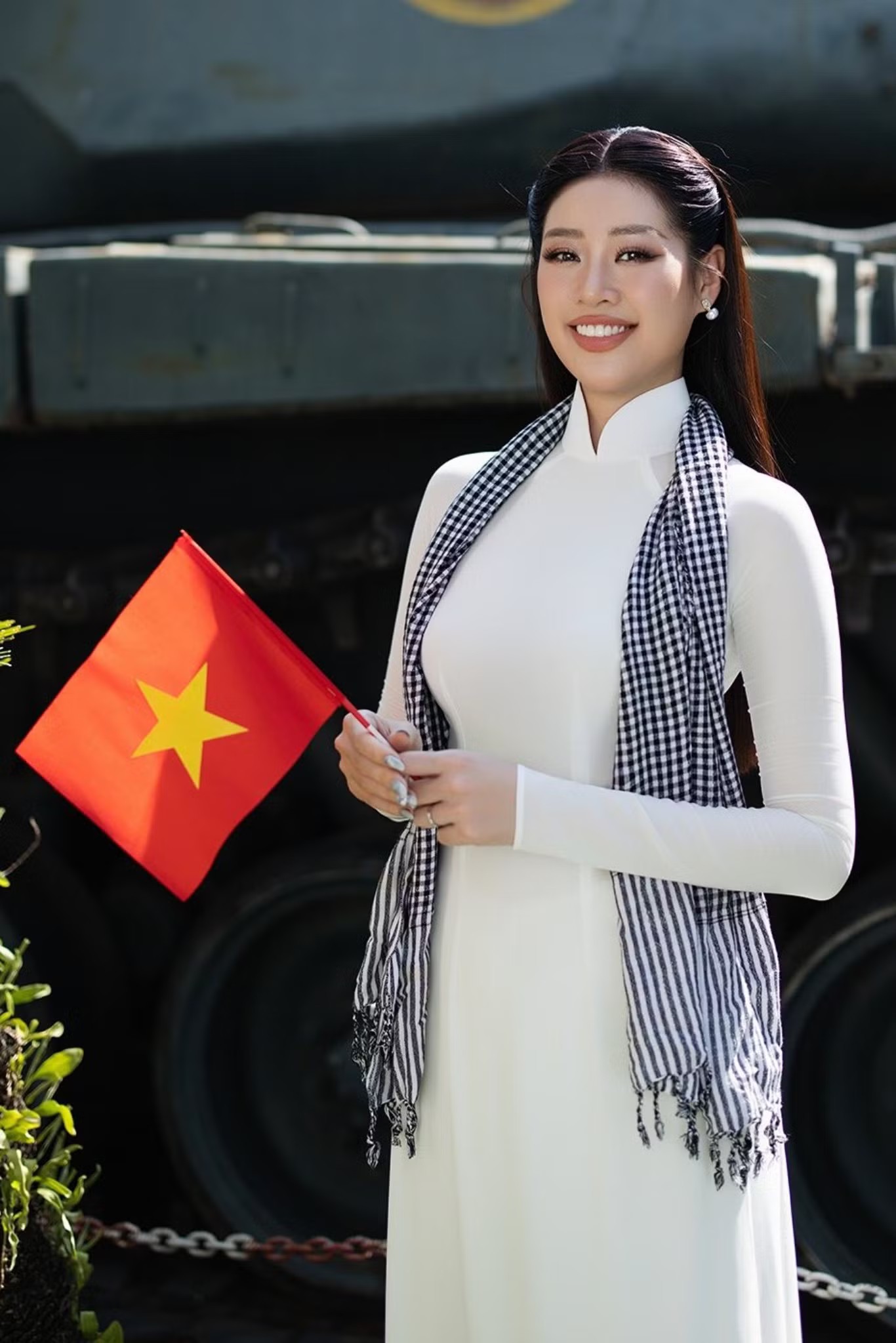 Hoa hậu, á hậu diện áo dài kỷ niệm 51 năm ngày Giải phóng miền Nam, thống nhất đất nước - 13