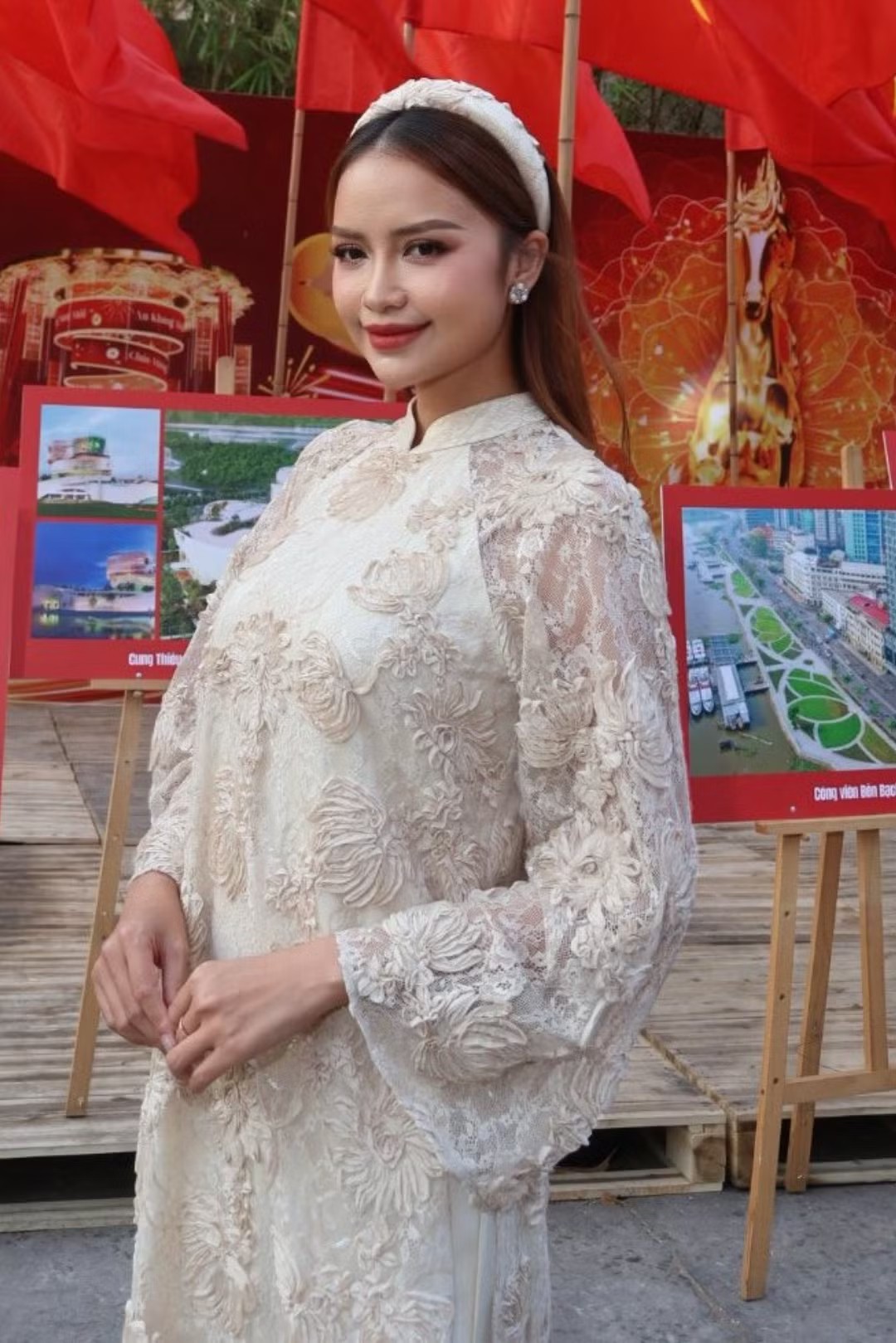 Hoa hậu, á hậu diện áo dài kỷ niệm 51 năm ngày Giải phóng miền Nam, thống nhất đất nước - 19