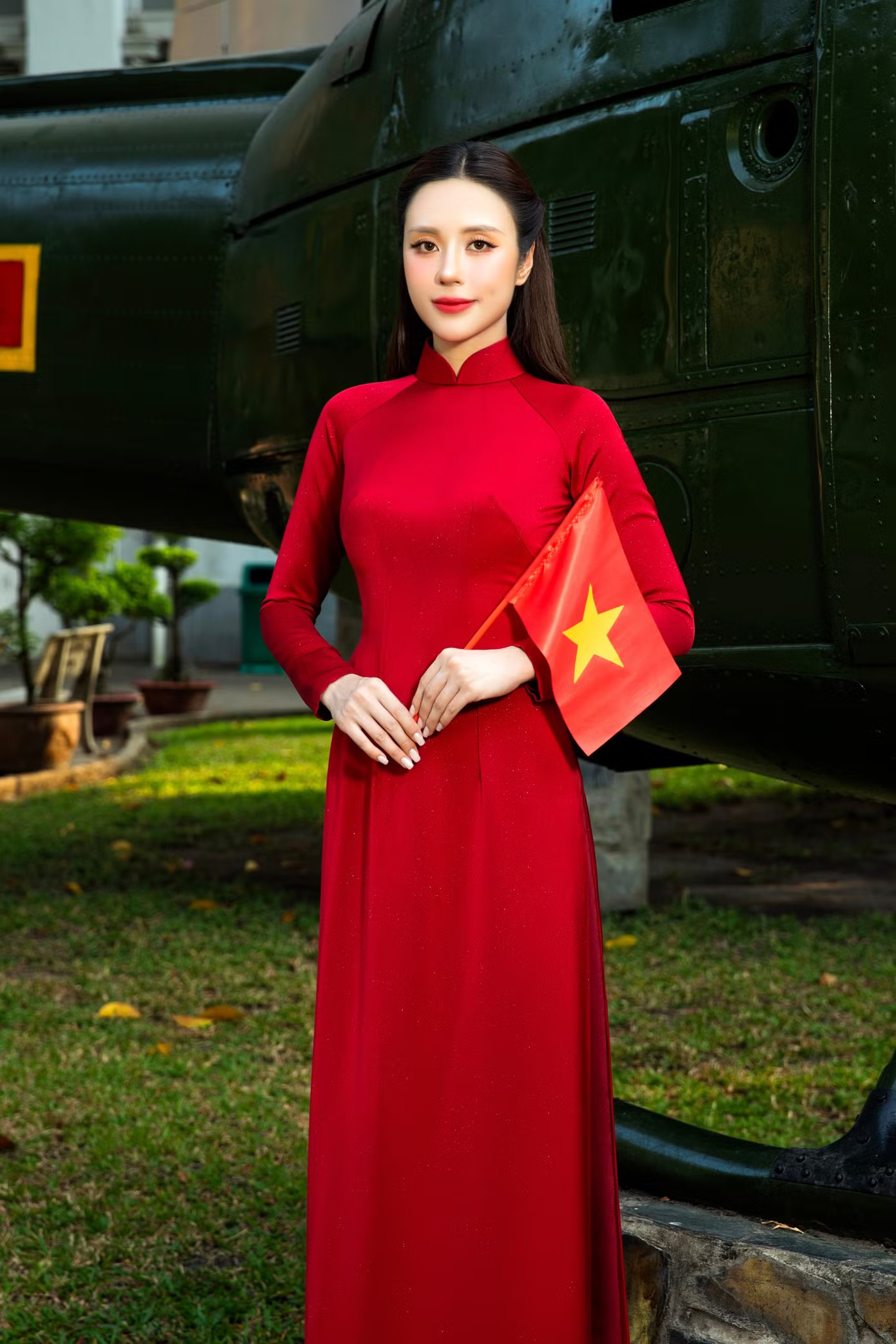 Hoa hậu, á hậu diện áo dài kỷ niệm 51 năm ngày Giải phóng miền Nam, thống nhất đất nước - 5