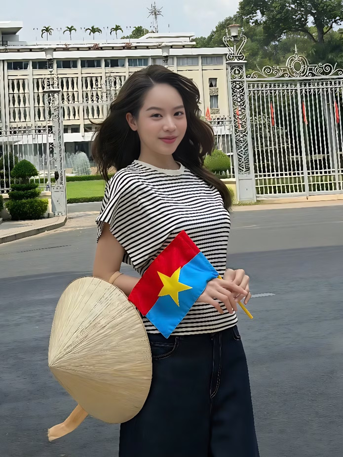 Hoa hậu, á hậu diện áo dài kỷ niệm 51 năm ngày Giải phóng miền Nam, thống nhất đất nước - 11