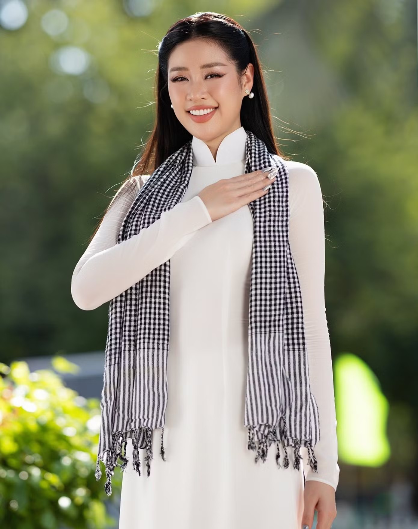 Hoa hậu, á hậu diện áo dài kỷ niệm 51 năm ngày Giải phóng miền Nam, thống nhất đất nước - 12