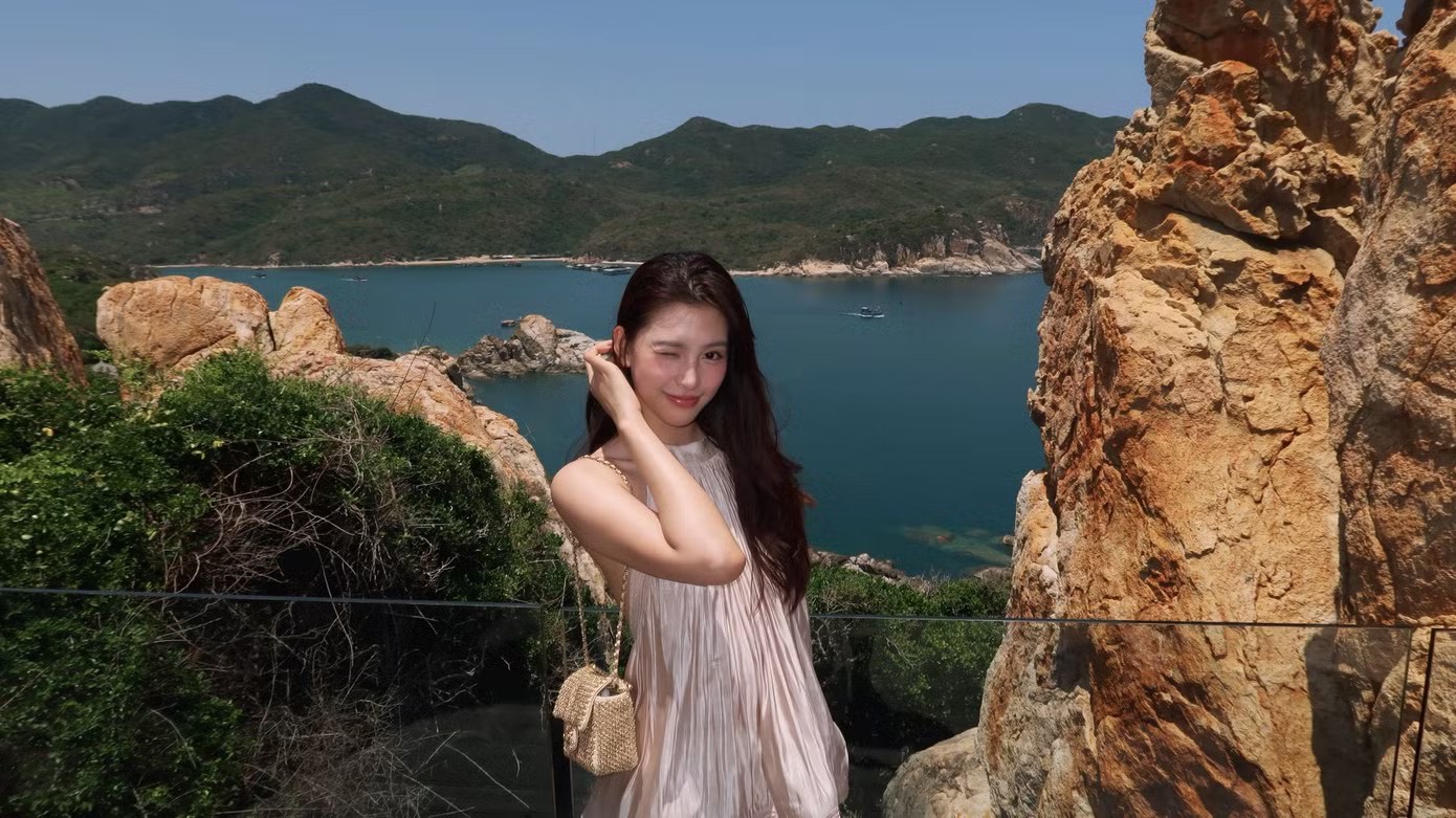 Các nàng hậu lên đồ chào Hè rực rỡ: Hà Trúc Linh khoe hình thể khỏe khoắn - 1