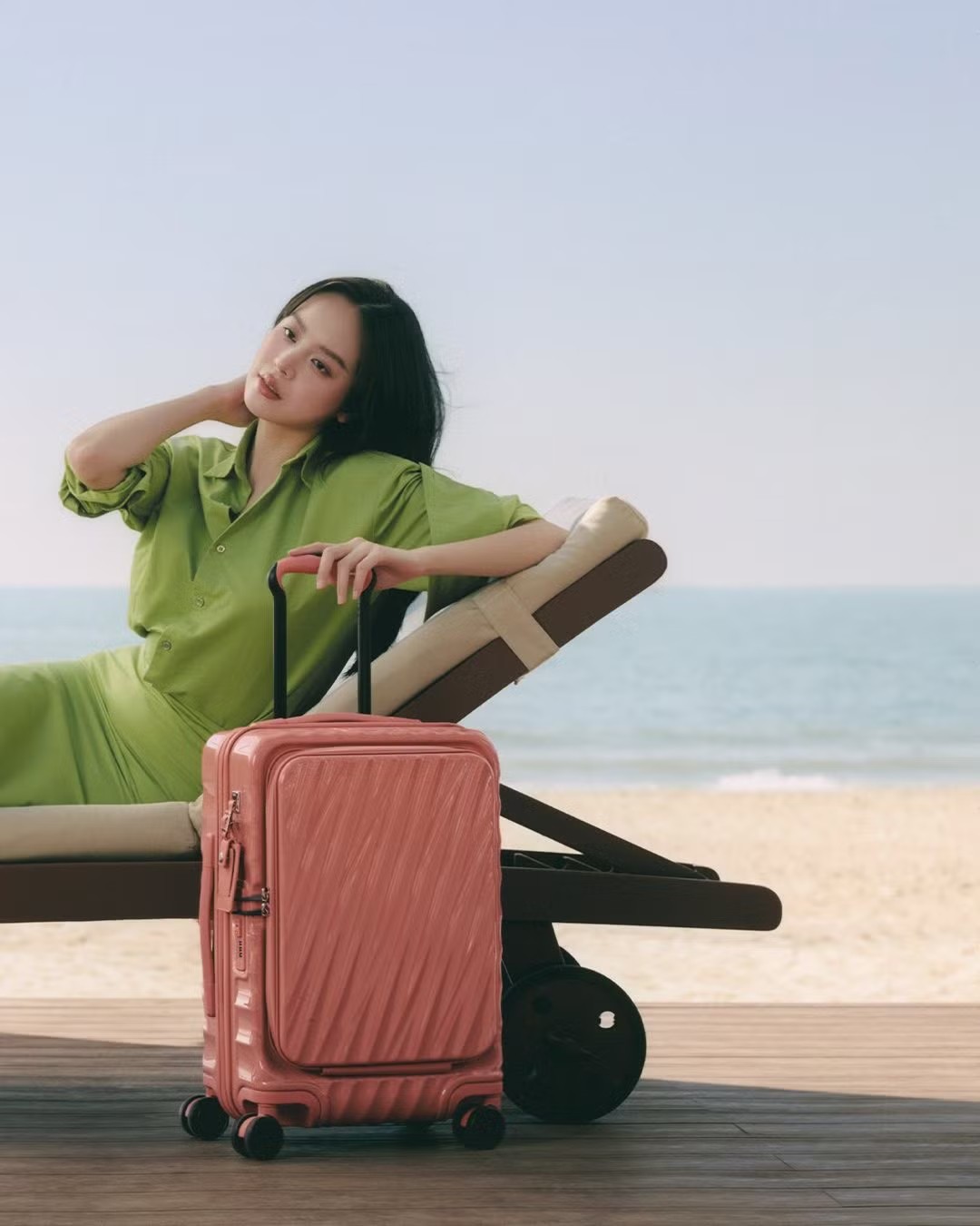 Các nàng hậu lên đồ chào Hè rực rỡ: Hà Trúc Linh khoe hình thể khỏe khoắn - 6