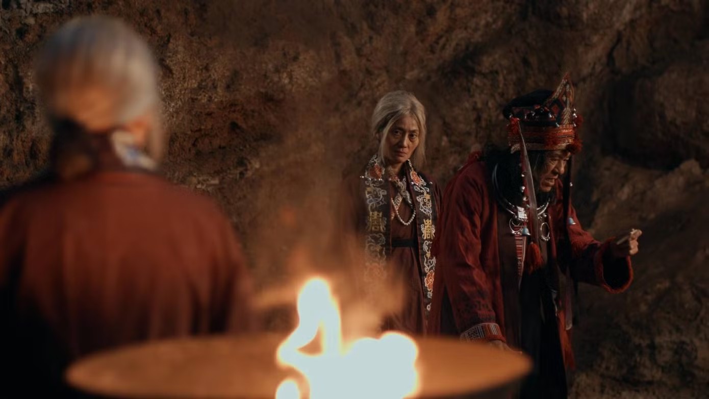 Trong phim, nữ nghệ sĩ đảm nhận vai bà Huỳnh - pháp sư trừ tà lão luyện, nhân vật giữ vai trò then chốt trong hành trình hóa giải lời nguyền Phí Phông.