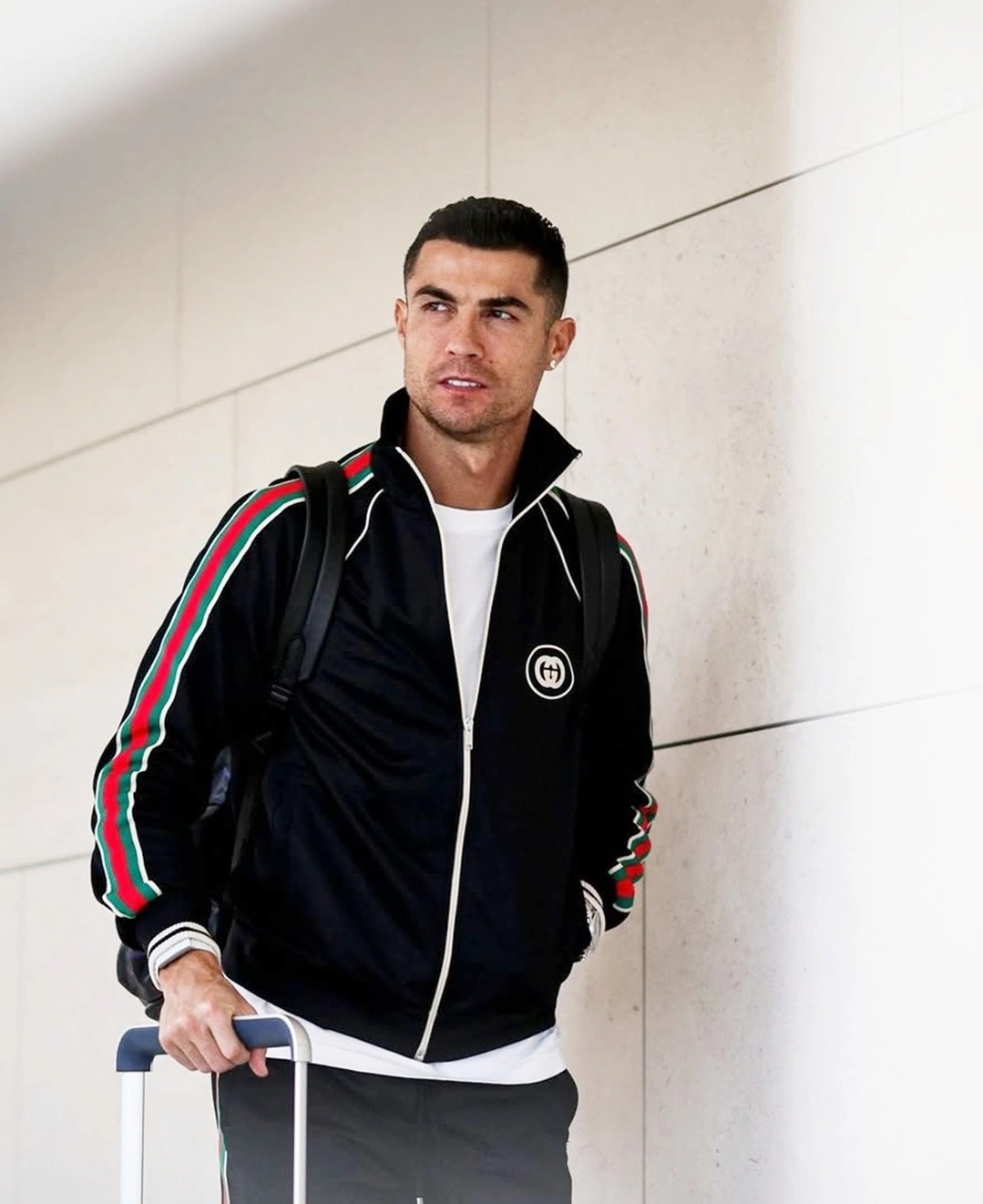Phong cách đi tập của siêu sao Ronaldo - 9