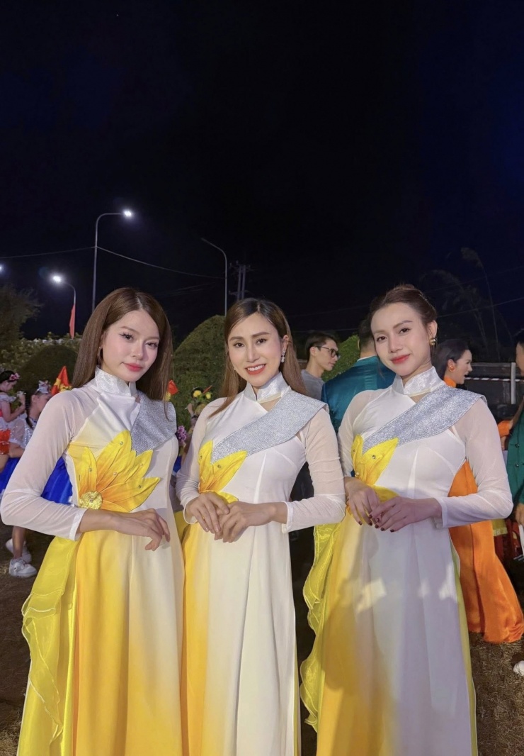 Ảnh sao 1/5: Lê Phương đưa chồng con về Vĩnh Long nghỉ lễ - 11