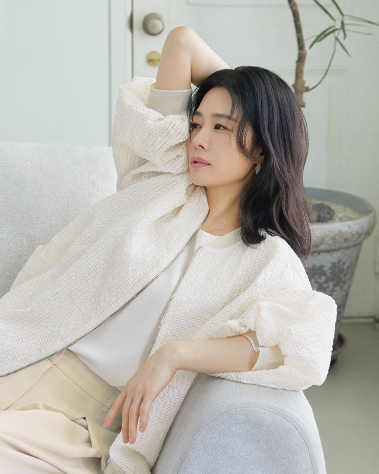 Mỹ nhân 'Giày thủy tinh' được khen tươi như hoa - 5