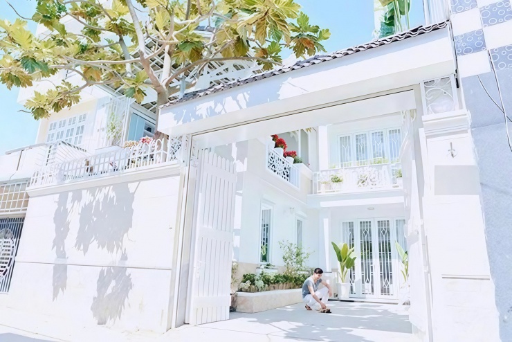 Nhà diễn viên Đoàn Minh Tài ở Nhà Bè, TPHCM. Anh mua căn biệt thự năm 2018 với giá hoàn thiện khoảng 6 tỷ đồng, giá trị hiện tại ước tính 11-12 tỷ đồng. Ảnh: Tư liệu