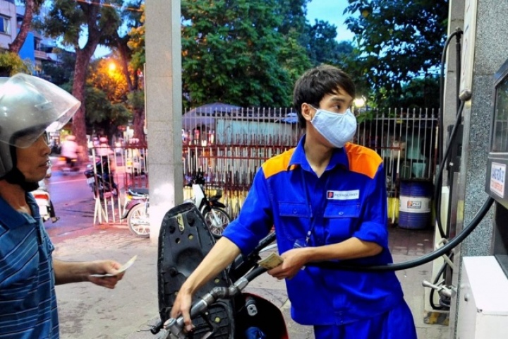 Giá xăng dầu hôm nay 1/5: Xăng trong nước thấp hơn Thái Lan, Campuchia 10.000 đồng/lít