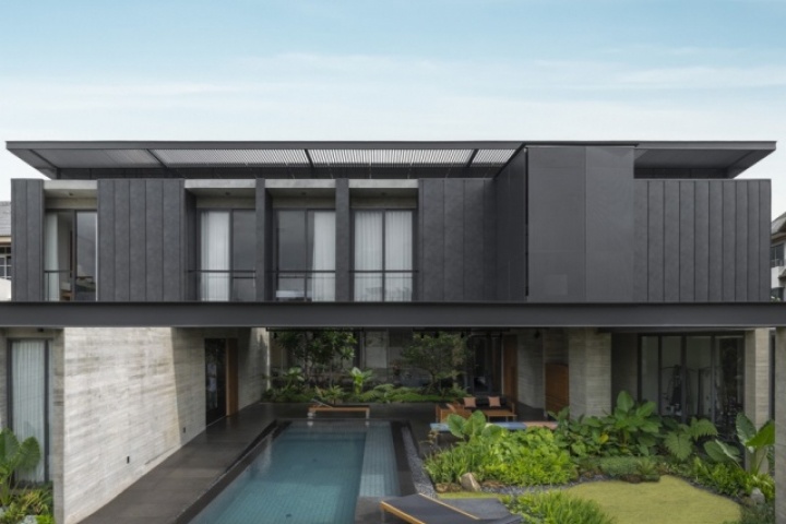 Biệt thự 640 m2 thông thoáng với thiết kế 'trên kín dưới hở'