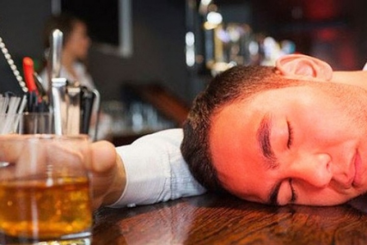 Đỏ mặt khi uống rượu có phải tửu lượng cao và 3 sai lầm giải rượu dễ gây đột quỵ