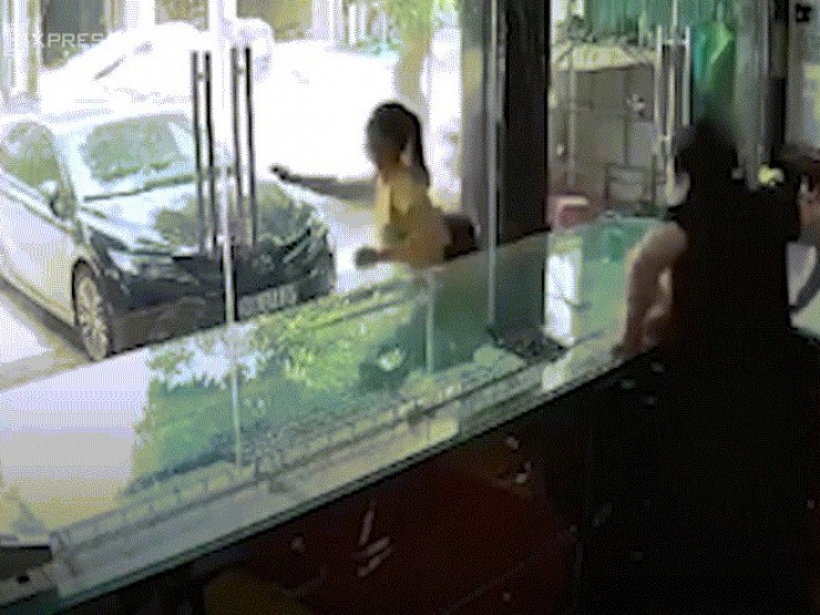 Đôi nam nữ cướp giật nhiều vàng của chủ tiệm bị bắt