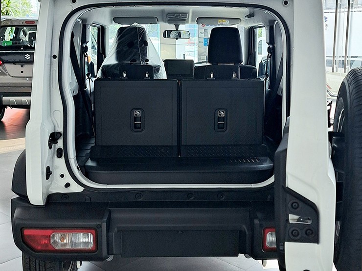 Giảm mạnh 140 triệu đồng, giá xe Suzuki Jimny tạo "đáy" mới - 10