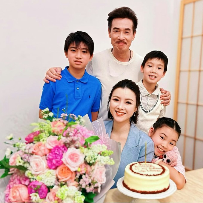 Trần Hào và gia đình nhỏ. Ảnh: Weibo