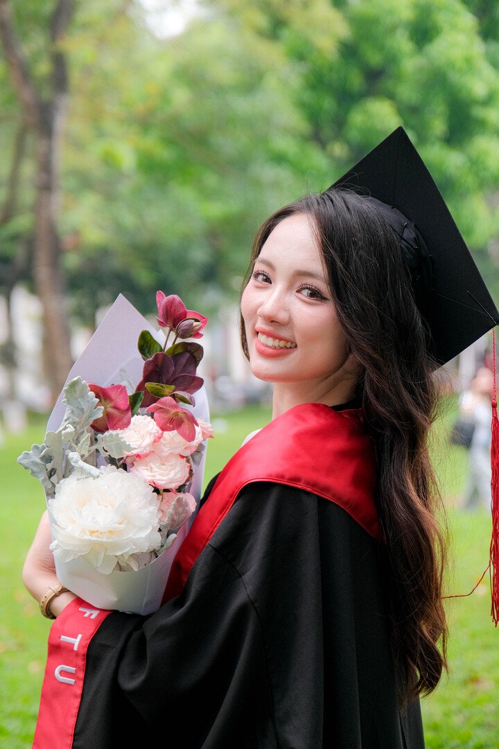 Lớp trưởng xinh đẹp tốt nghiệp xuất sắc Ngoại thương, học bổng liên tiếp 6 kỳ - 1