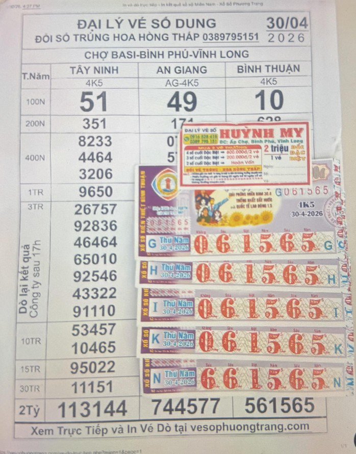 Giải độc đắc và giải an ủi của vé số Bình Thuận trúng tại tỉnh Vĩnh Long. Ảnh: ĐLVS Phước Danh, ĐLVS Dung
