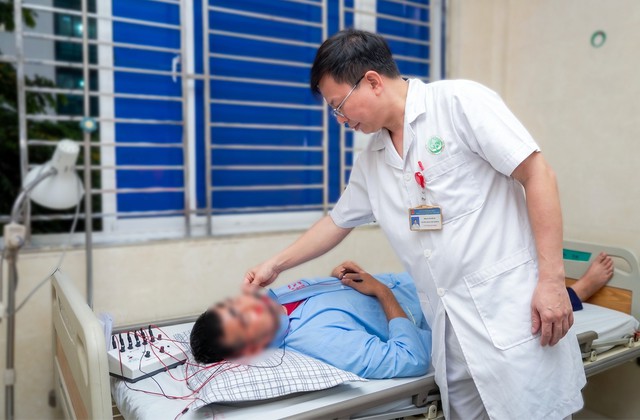 Người bệnh bị liệt mặt do ngồi trong điều hòa để nhiệt độ thấp. Ảnh: BVCC
