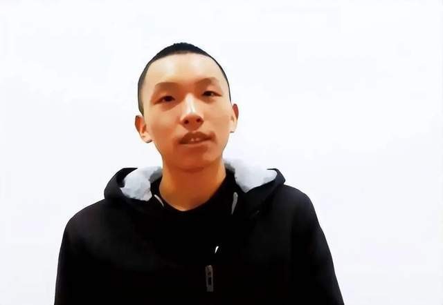 Sau cú trượt dài, thần đồng Liêu Uy đã nhận ra sai lầm và thay đổi.