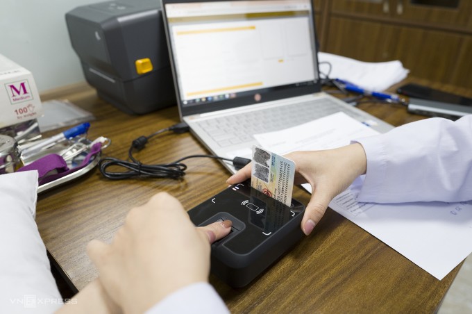 Người dân làm căn cước tại Hà Nội, tháng 7/2024. Ảnh: Ngọc Thành