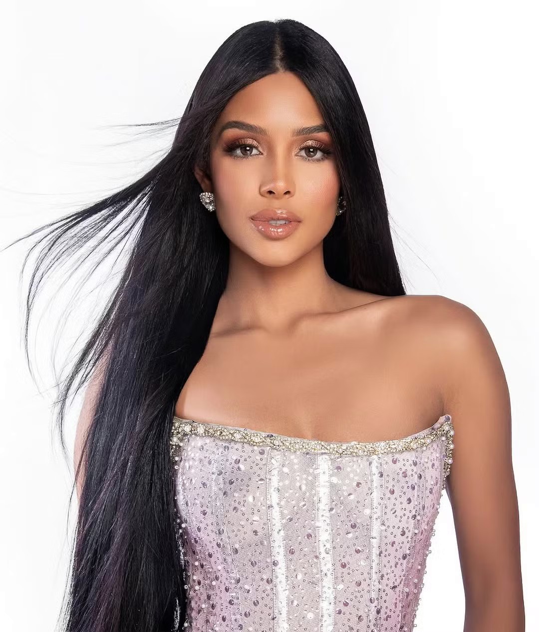 Venezuela là quốc gia có thành tích ấn tượng ở sân chơi Miss Grand, từng đăng quang năm 2019 với chiến thắng của người đẹp Valentina Figuera trên chính sân nhà.