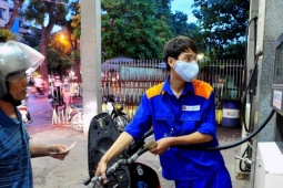 Giá xăng dầu hôm nay 1/5: Xăng trong nước thấp hơn Thái Lan, Campuchia 10.000 đồng/lít