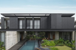 Biệt thự 640 m2 thông thoáng với thiết kế 'trên kín dưới hở'