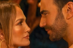 Jennifer Lopez gây chú ý với cảnh 'nóng' bên bạn trai tin đồn