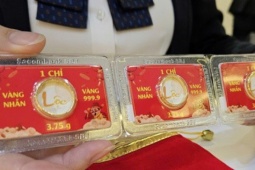 Tối 1-5, giá vàng thế giới đột ngột giảm nhanh
